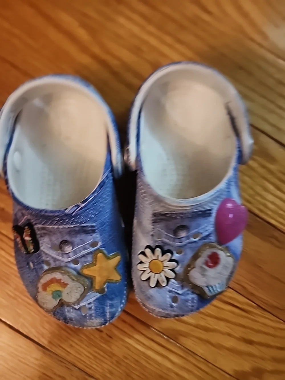 Unisex Kids Crocs Classic  Denim Patch Slip-On Clogs WitbFun Charms - Blue
